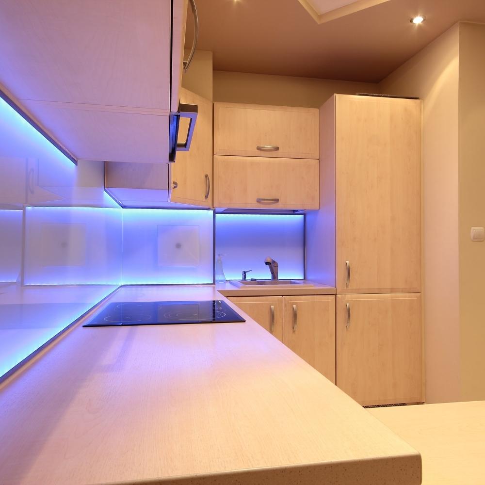 A kitchen lightened with LEDs via 2023 lighting trends